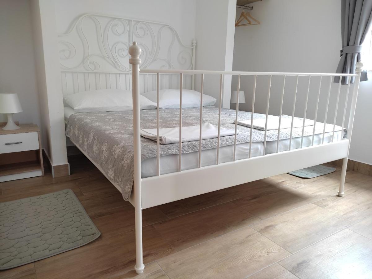 Apartments Chilla *** Лопар Экстерьер фото