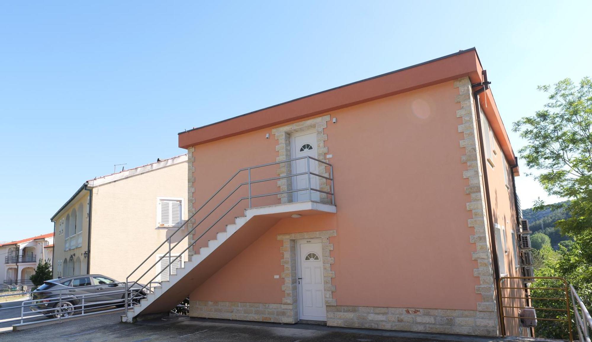 Apartments Chilla *** Лопар Экстерьер фото