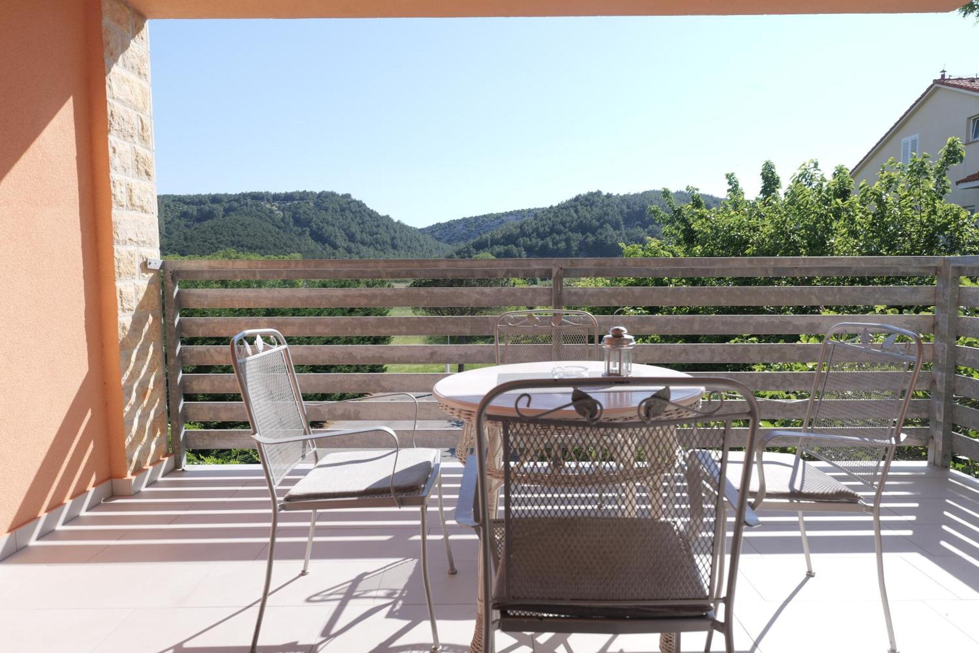 Apartments Chilla *** Лопар Экстерьер фото